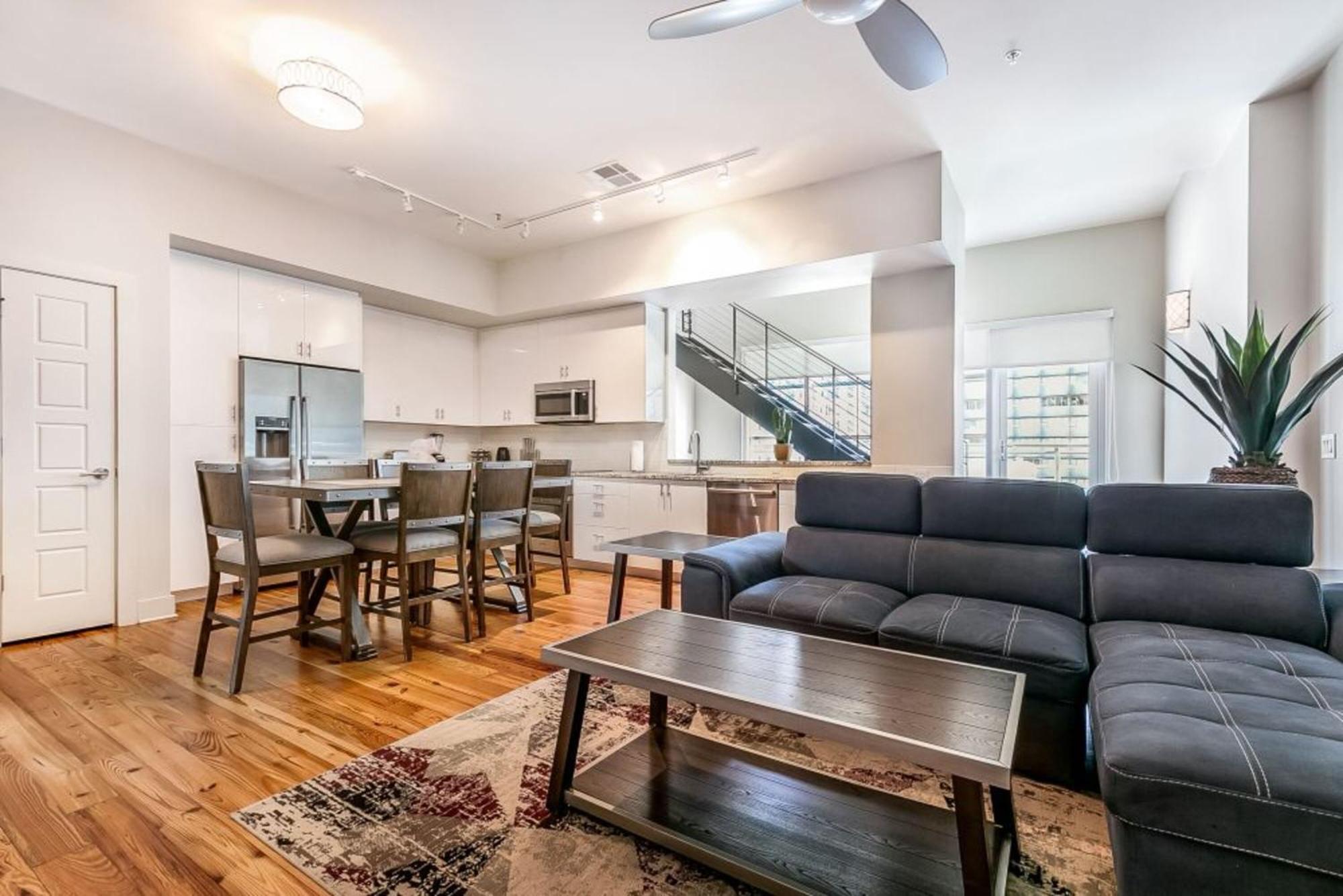 Upscale Condos And Penthouses Close To Canal And Bourbon St 뉴올리언스 외부 사진