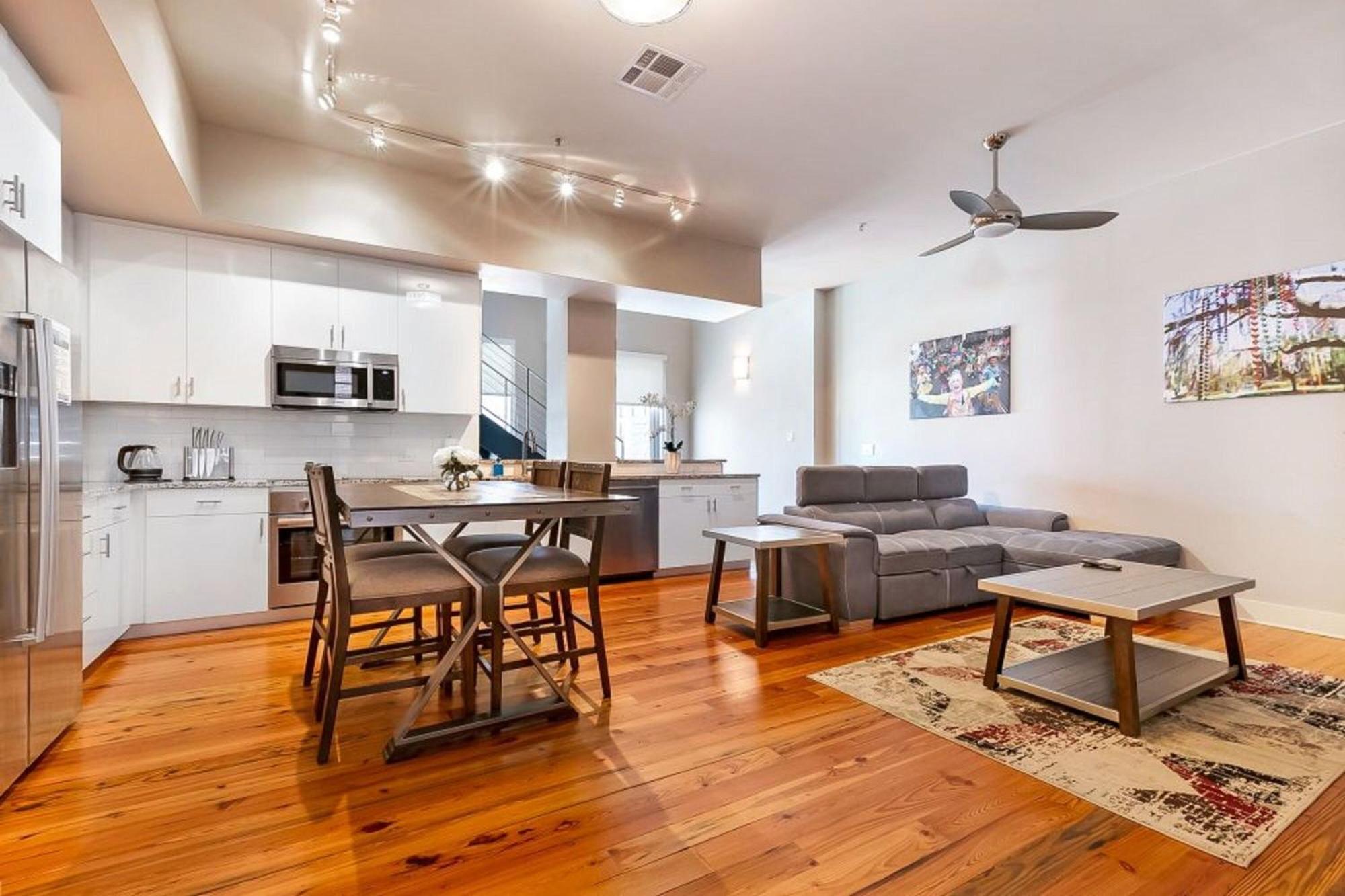 Upscale Condos And Penthouses Close To Canal And Bourbon St 뉴올리언스 외부 사진