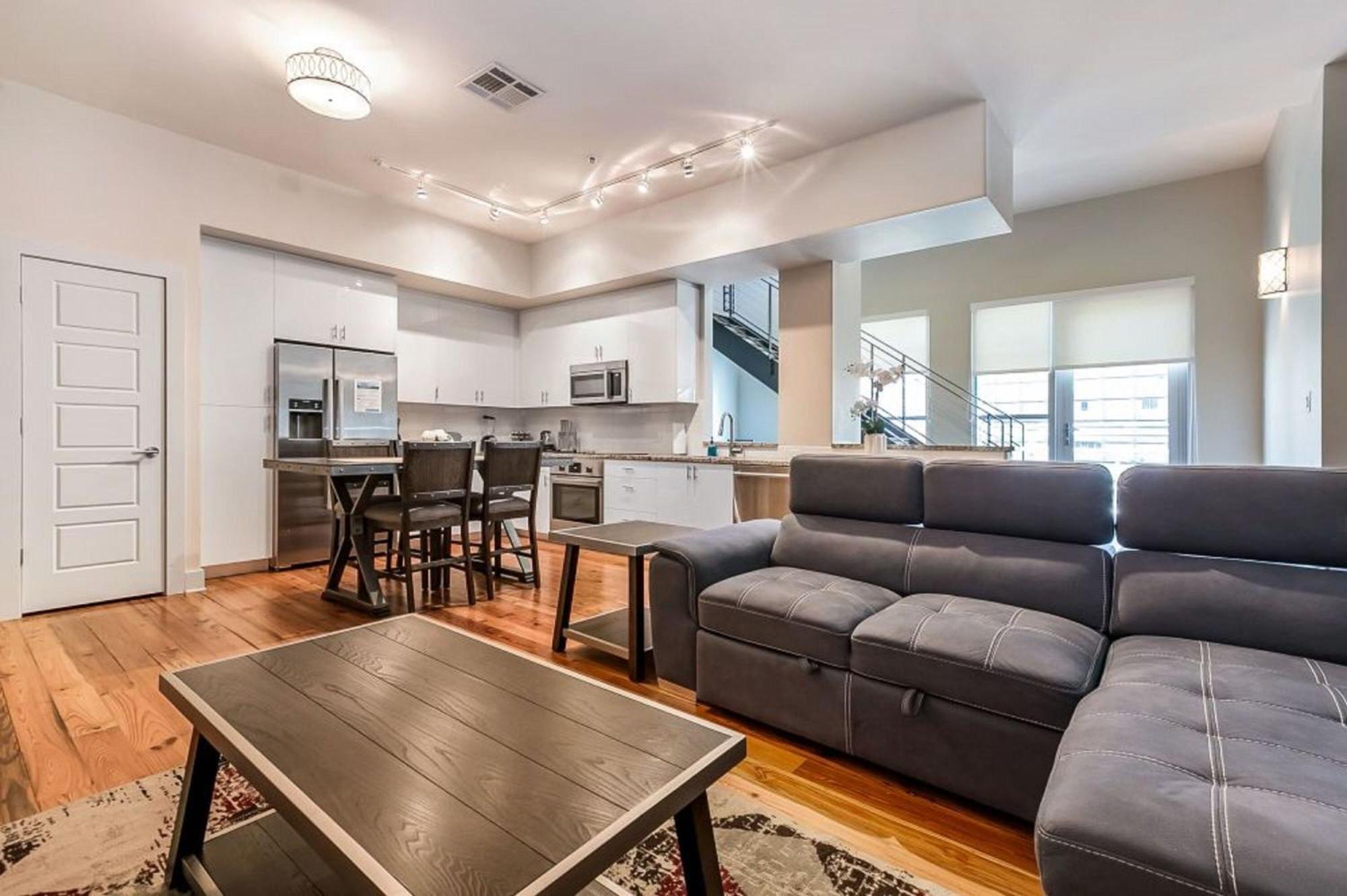 Upscale Condos And Penthouses Close To Canal And Bourbon St 뉴올리언스 외부 사진