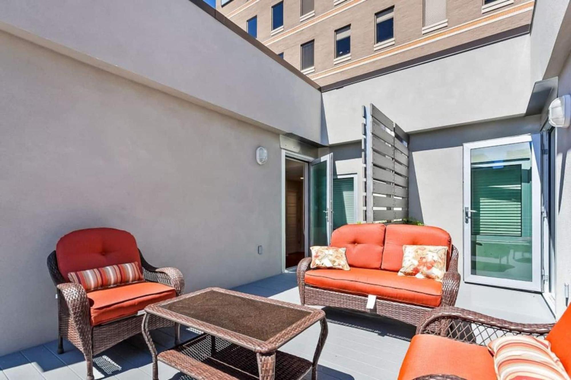 Upscale Condos And Penthouses Close To Canal And Bourbon St 뉴올리언스 외부 사진