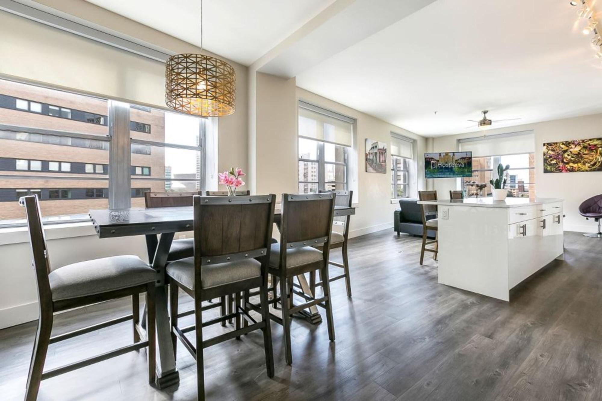 Upscale Condos And Penthouses Close To Canal And Bourbon St 뉴올리언스 외부 사진