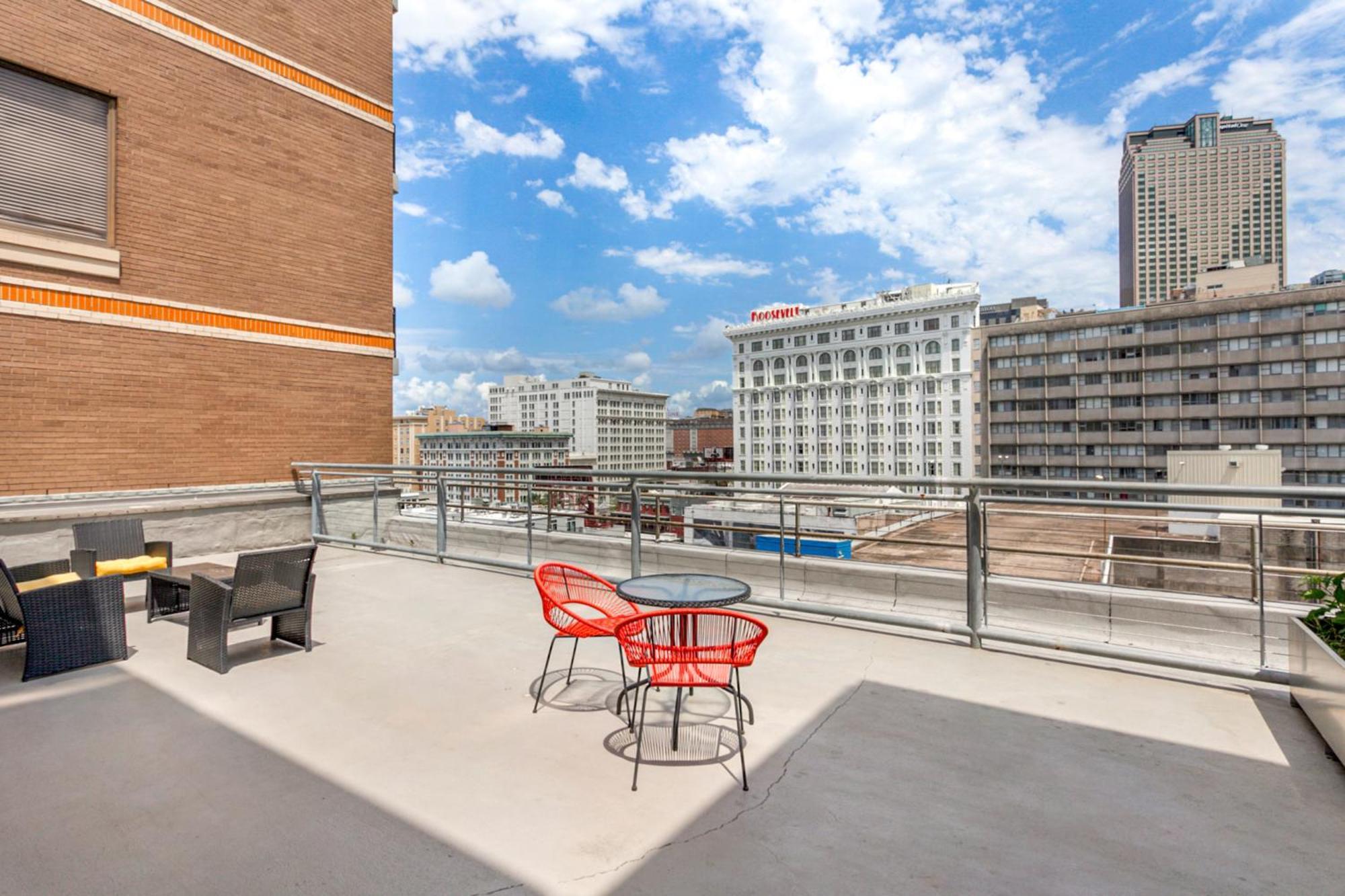 Upscale Condos And Penthouses Close To Canal And Bourbon St 뉴올리언스 외부 사진