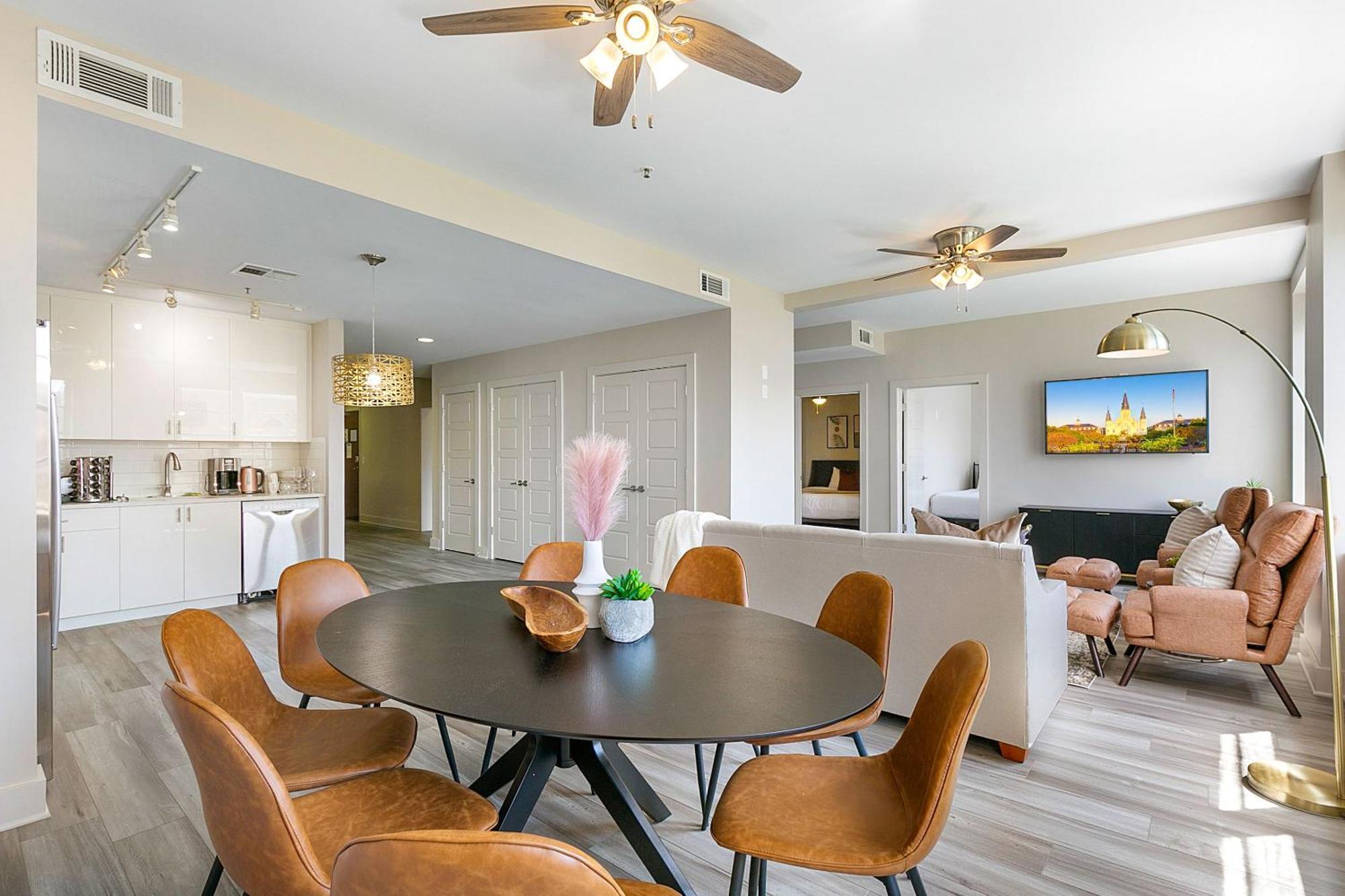 Upscale Condos And Penthouses Close To Canal And Bourbon St 뉴올리언스 외부 사진