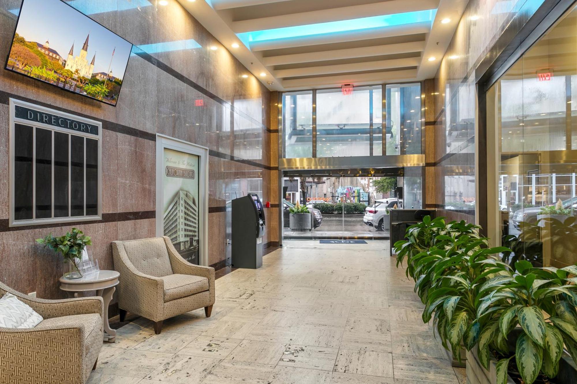 Upscale Condos And Penthouses Close To Canal And Bourbon St 뉴올리언스 외부 사진